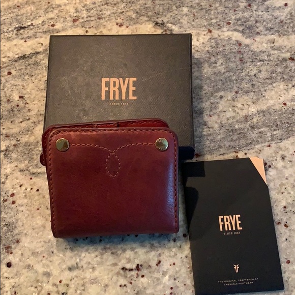 frye campus rivet wallet